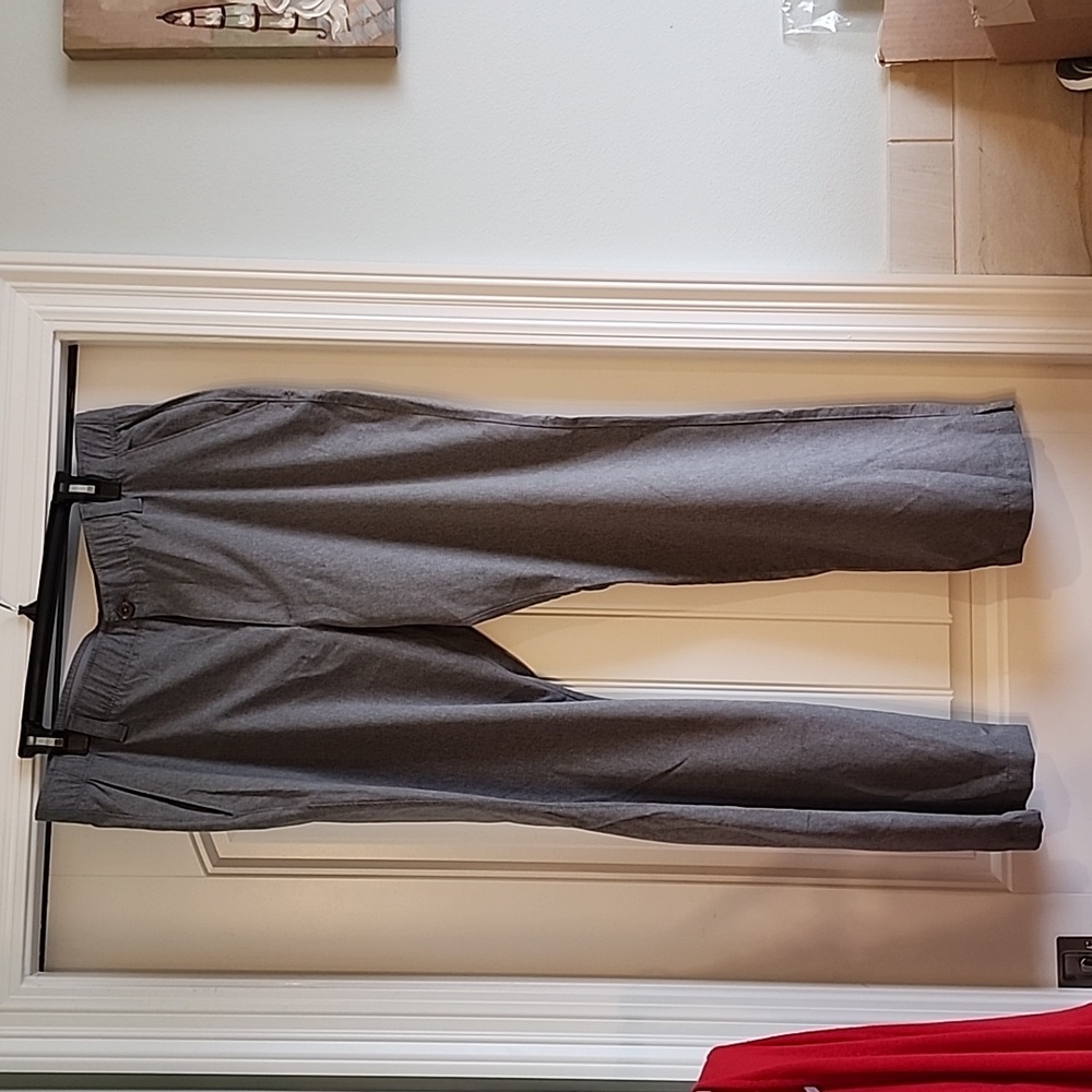 Never worn mens Under Armour gray pants
